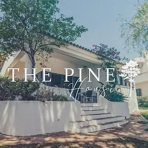 Pine House - Airport, And Center Bed & Breakfast